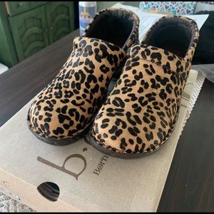 Born clogs leopard calf hair